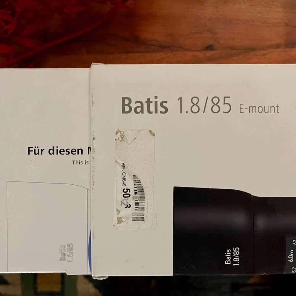 Sony E-Mount Zeiss 85mm f/1.8 Batis Lens FULL FRAME